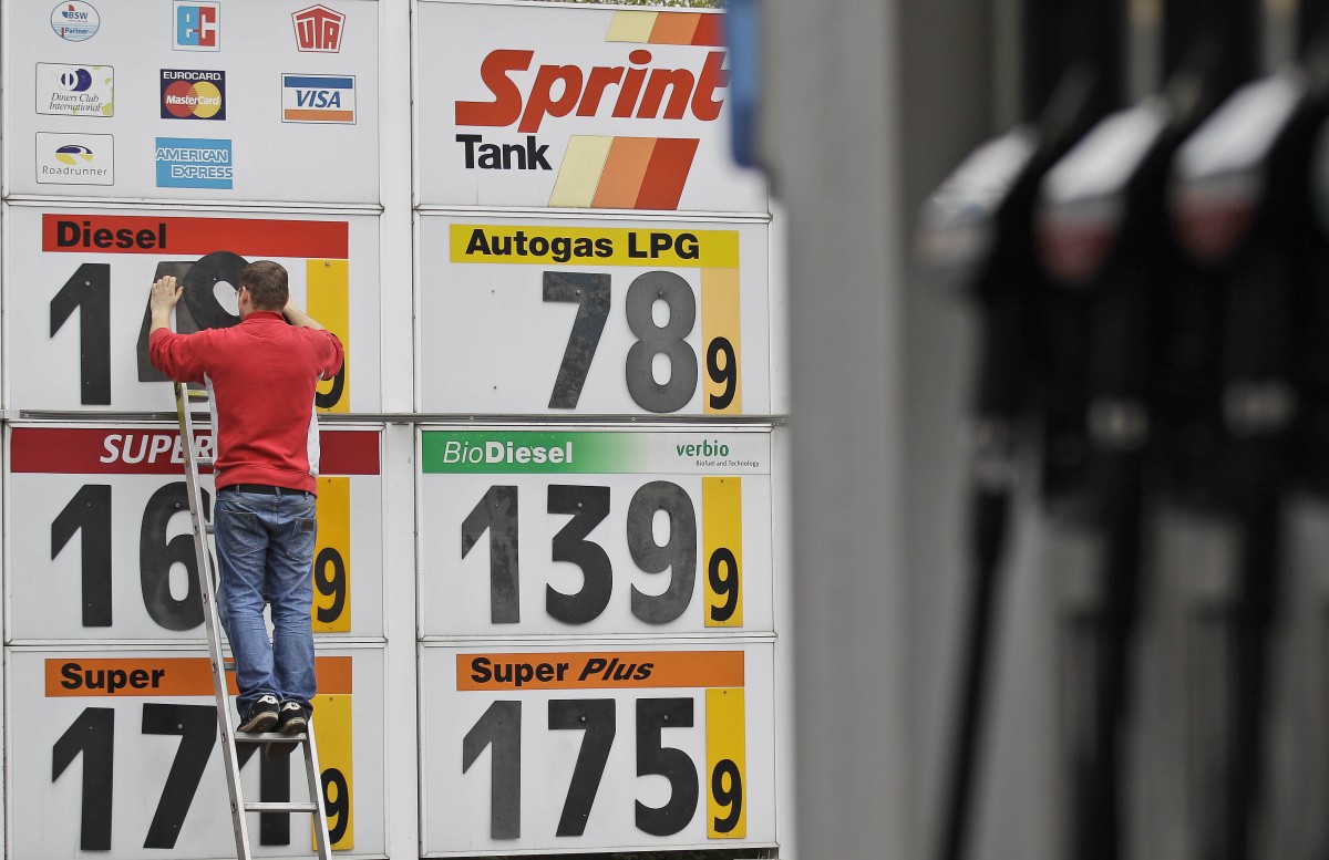 La gasolina más cara del mundo está en Europa (y la culpa la tienen los impuestos)