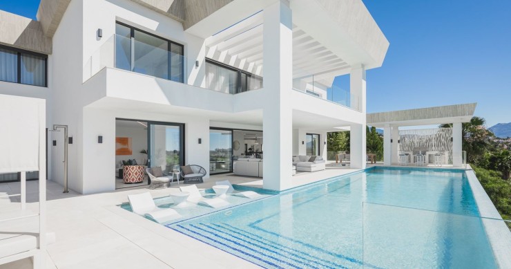 Cette villa moderne est à vendre sur la Costa del Sol